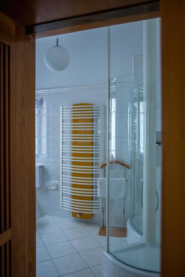 Gruene Villa Wellness & Spa บาดครอยซ์นาค ภายนอก รูปภาพ